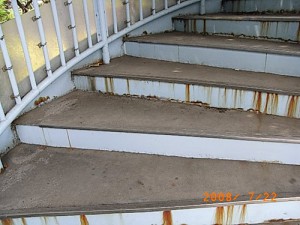 桜丘五丁目笹原小学校前歩道橋の階段の安全対策